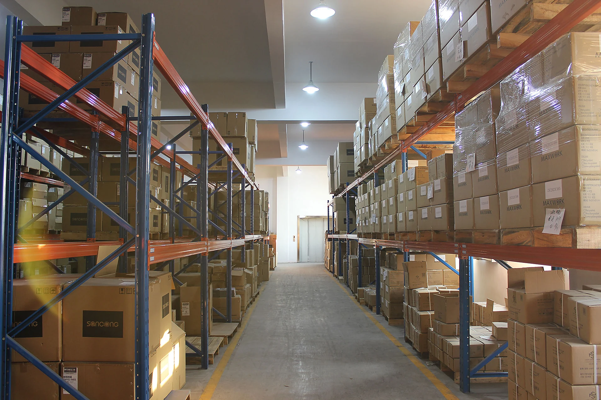 Export carton warehouse reference for Dutch oven MOQ planning
